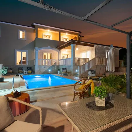 Villa Coridigo - Unique High Position, Panorama Nature View, Cozy Dining Terrace, Fenced