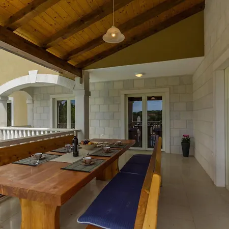 Coridigo - Unique High Position, Panorama Nature View, Cozy Dining Terrace, Fenced Villa Kringa