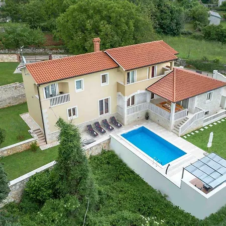 Villa Coridigo - Unique High Position, Panorama Nature View, Cozy Dining Terrace, Fenced Kringa